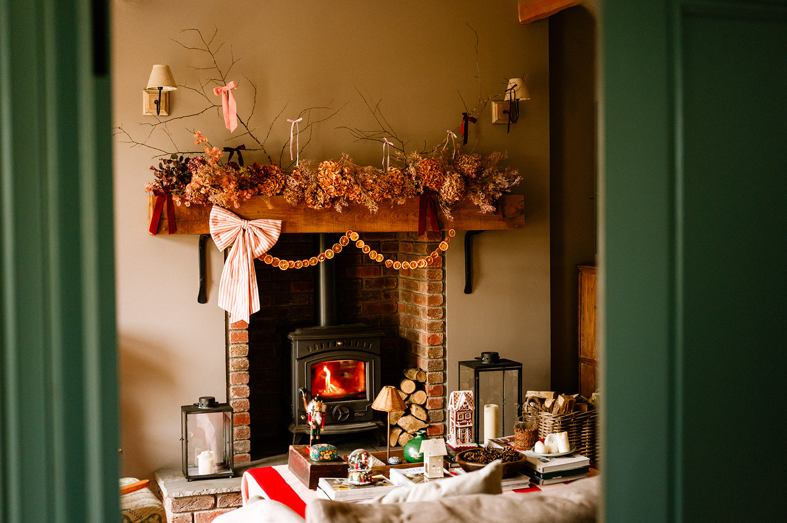 Amber and Willow Christmas decorating