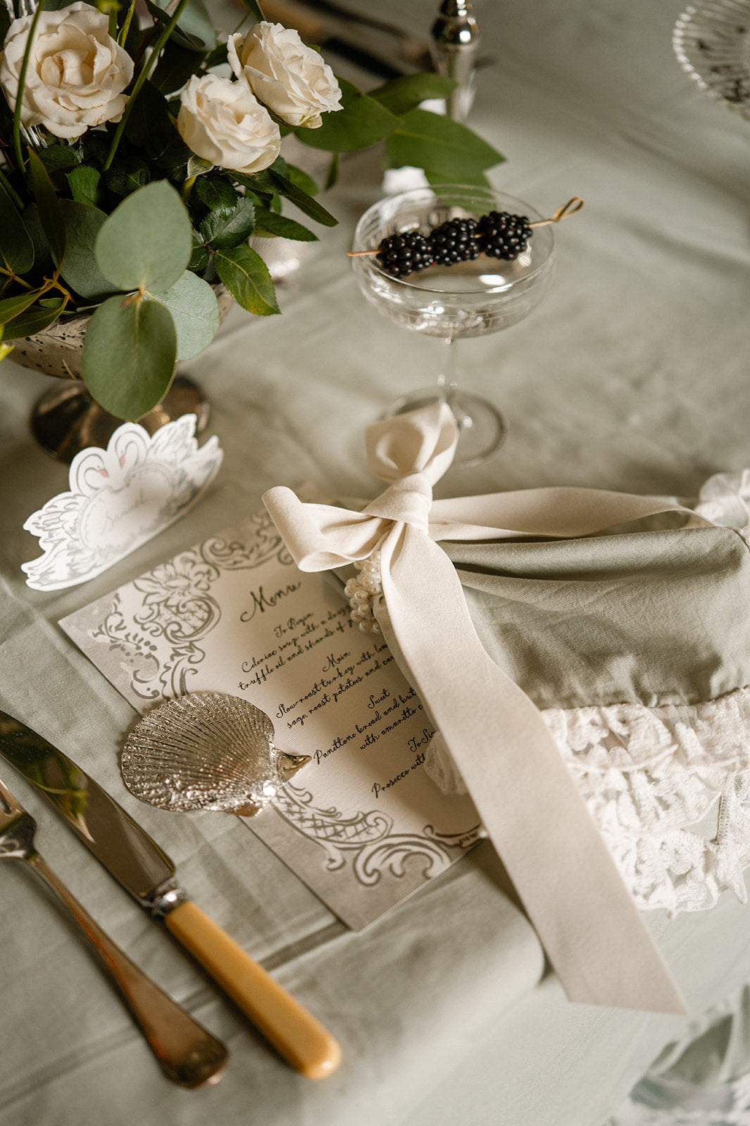 Set of 8 Swan Place Cards