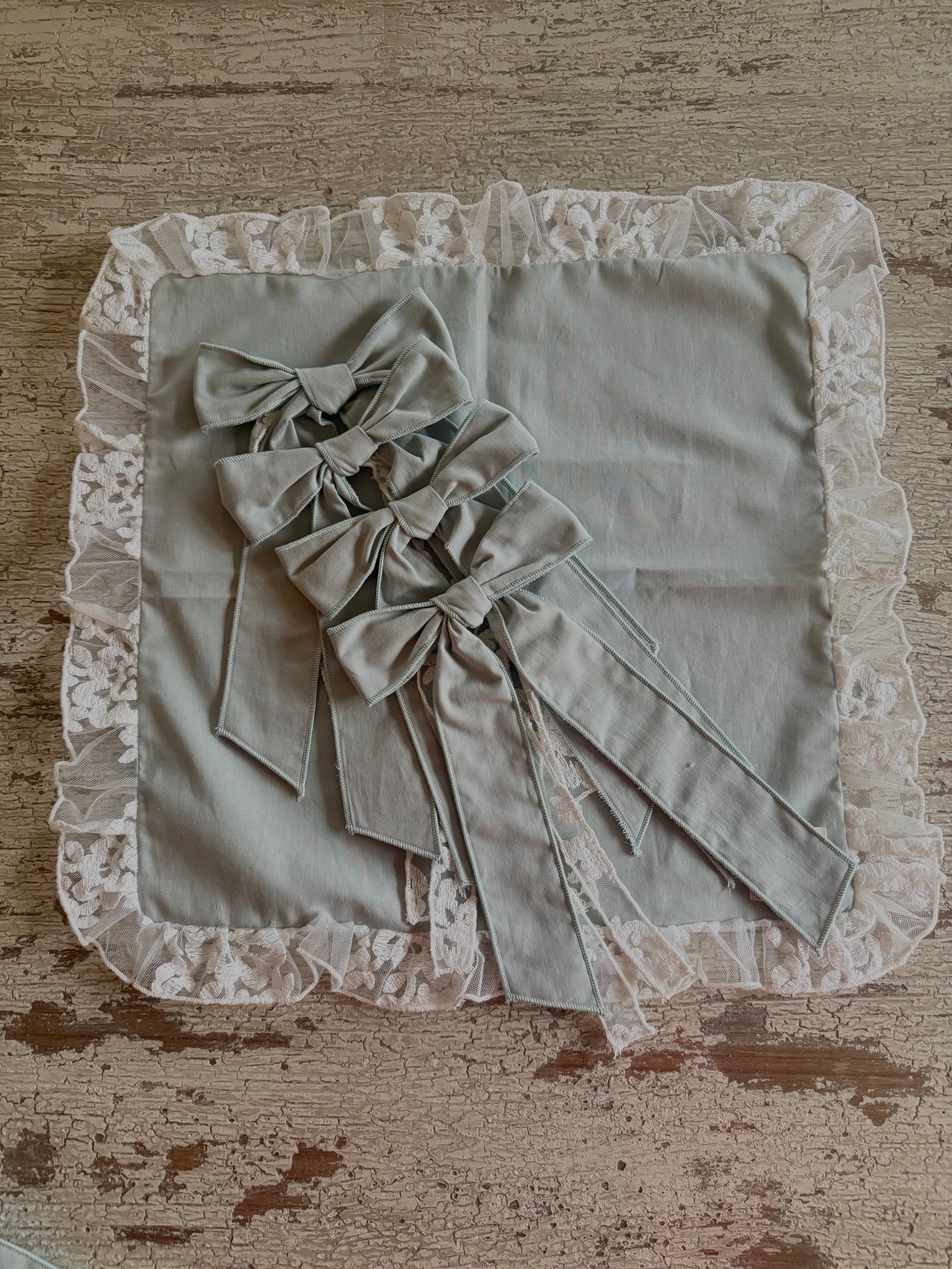 Set of 4 Ice Green Napkin bows