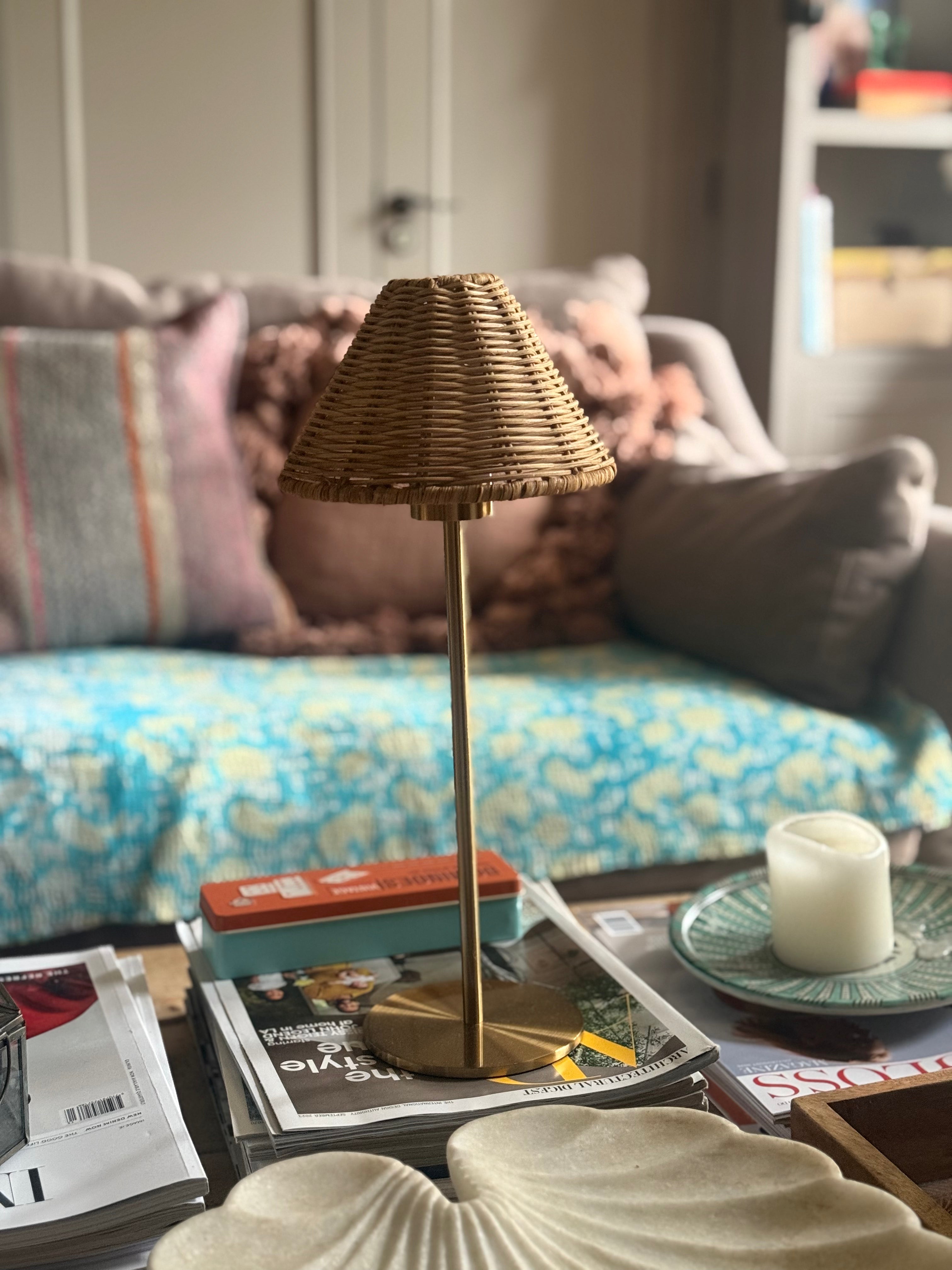 Rattan cordless lamp