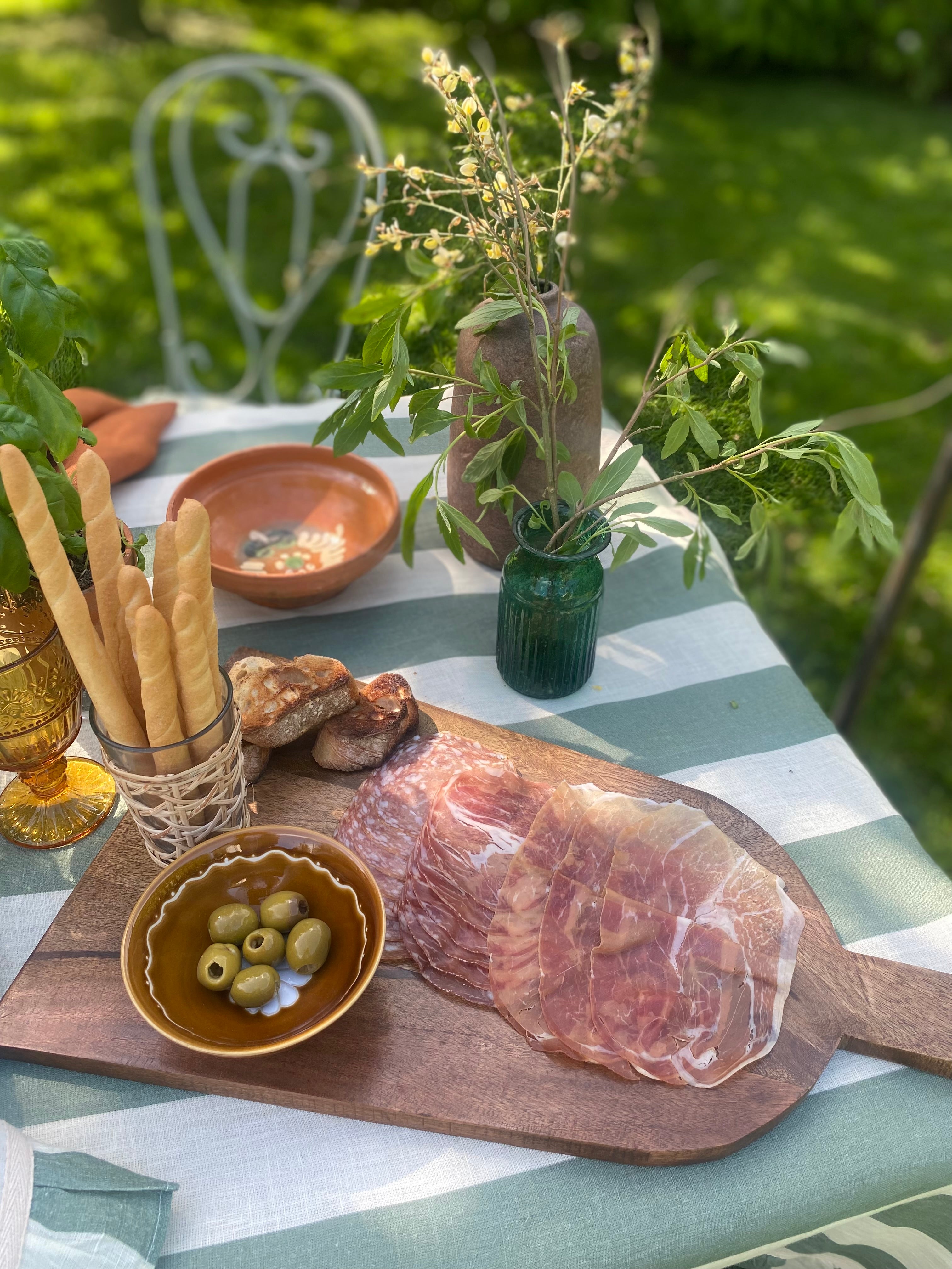 Mango Wood Chopping Board - Amber + Willow