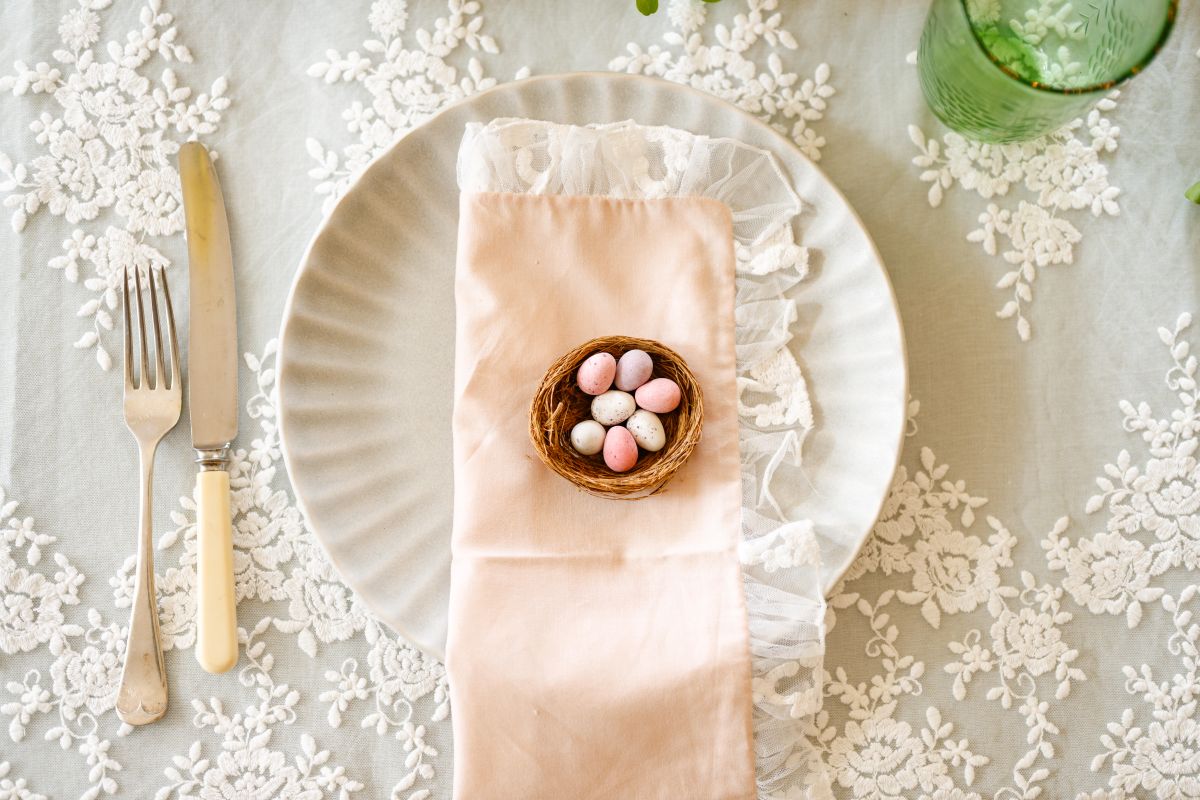 Italian Cotton Napkin in Blush With Lace Trim