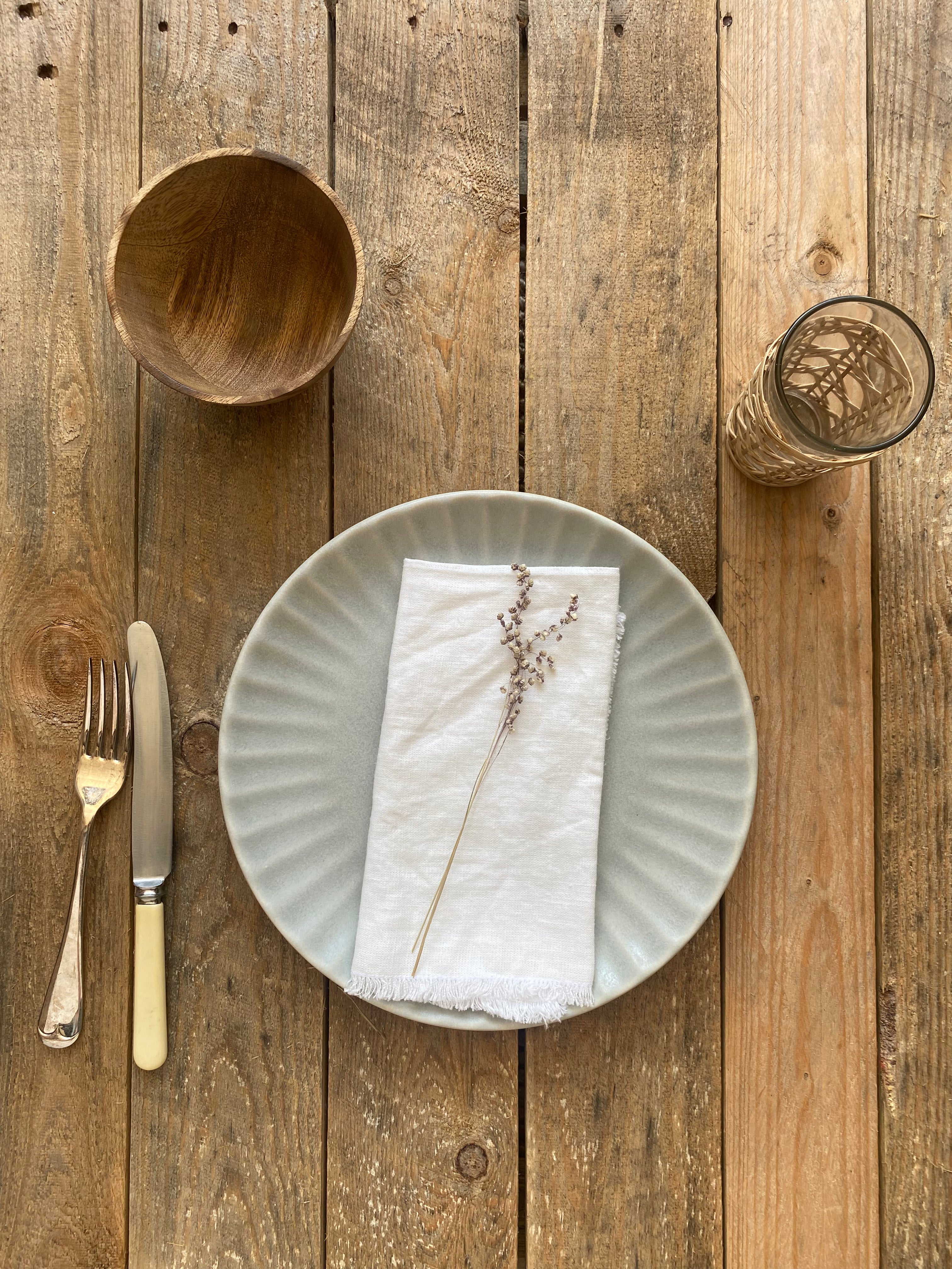 Plate with ridges, grey