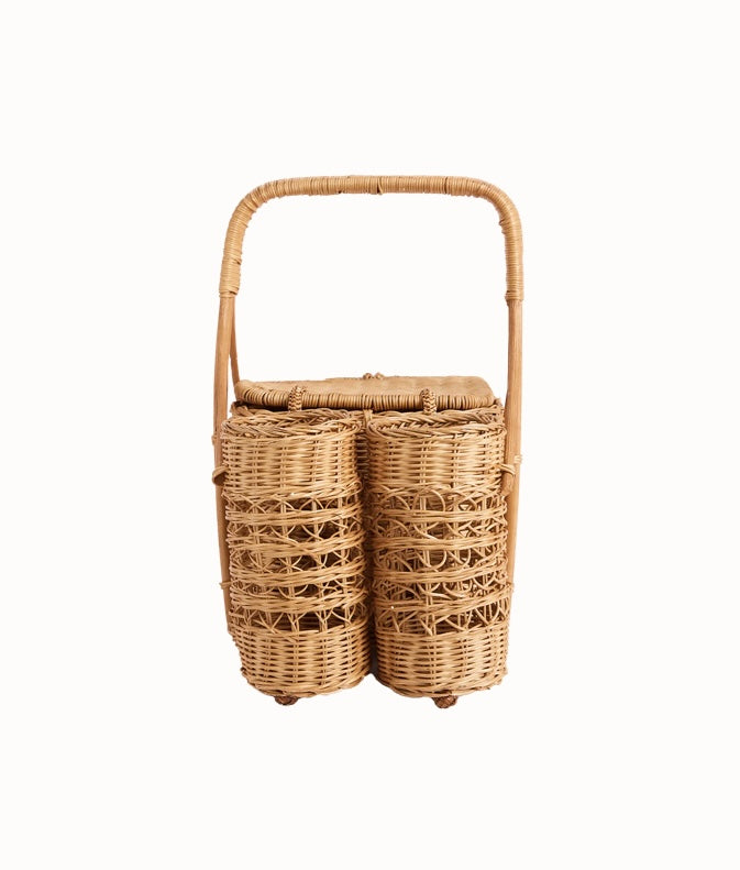 Lovers' picnic basket