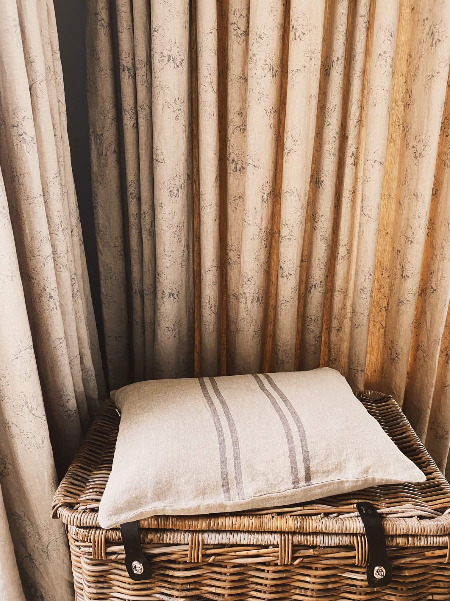 amberandwillow_naturallinencushion