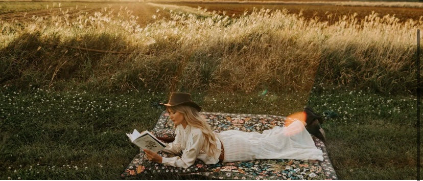 amberandwillow_picnic_baskets