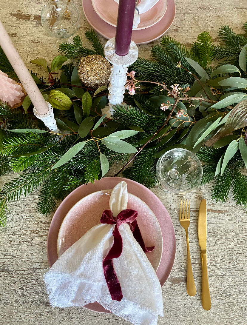 amberandwillow_festive_tablescape