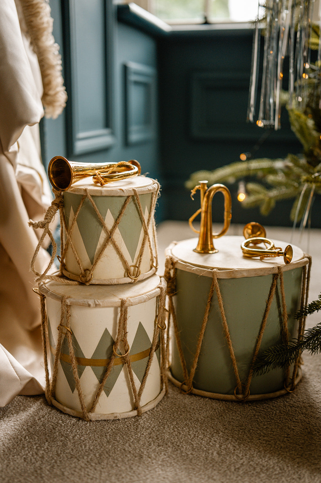 Amber and Willow Christmas decorating