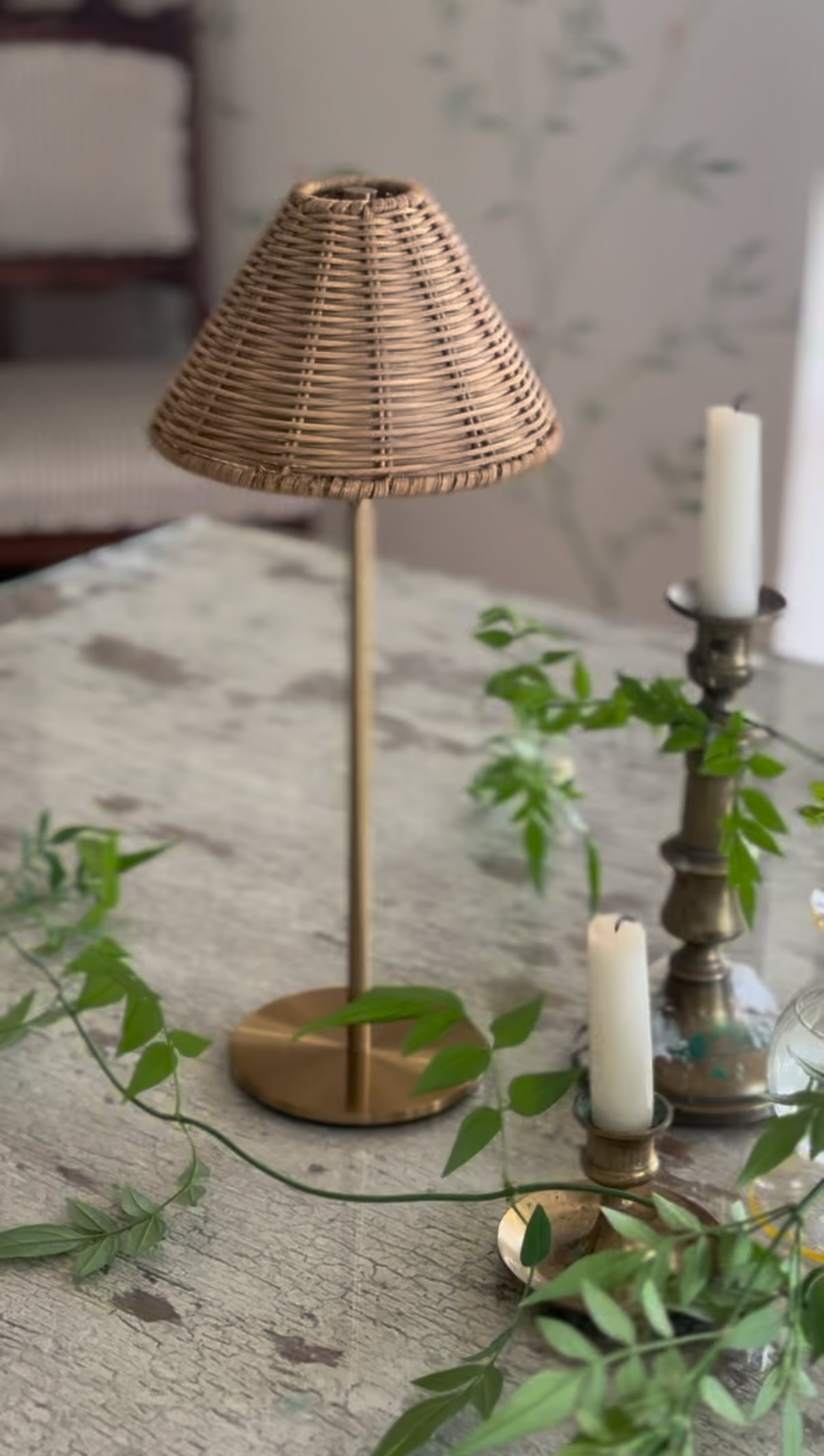Rattan cordless lamp