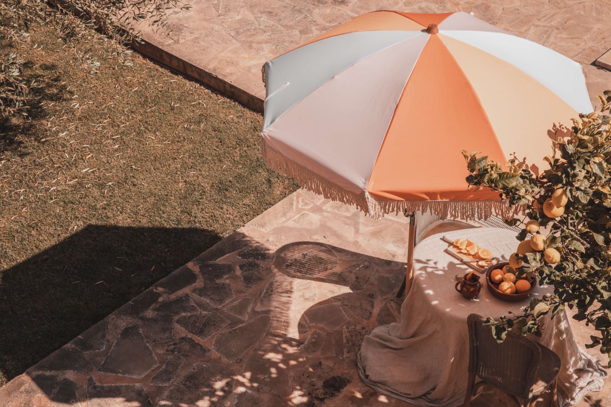 Small Retro stripe parasol, sunny peach
