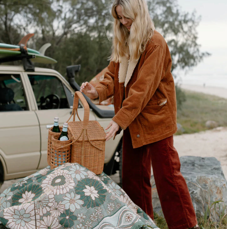 Lovers' picnic basket