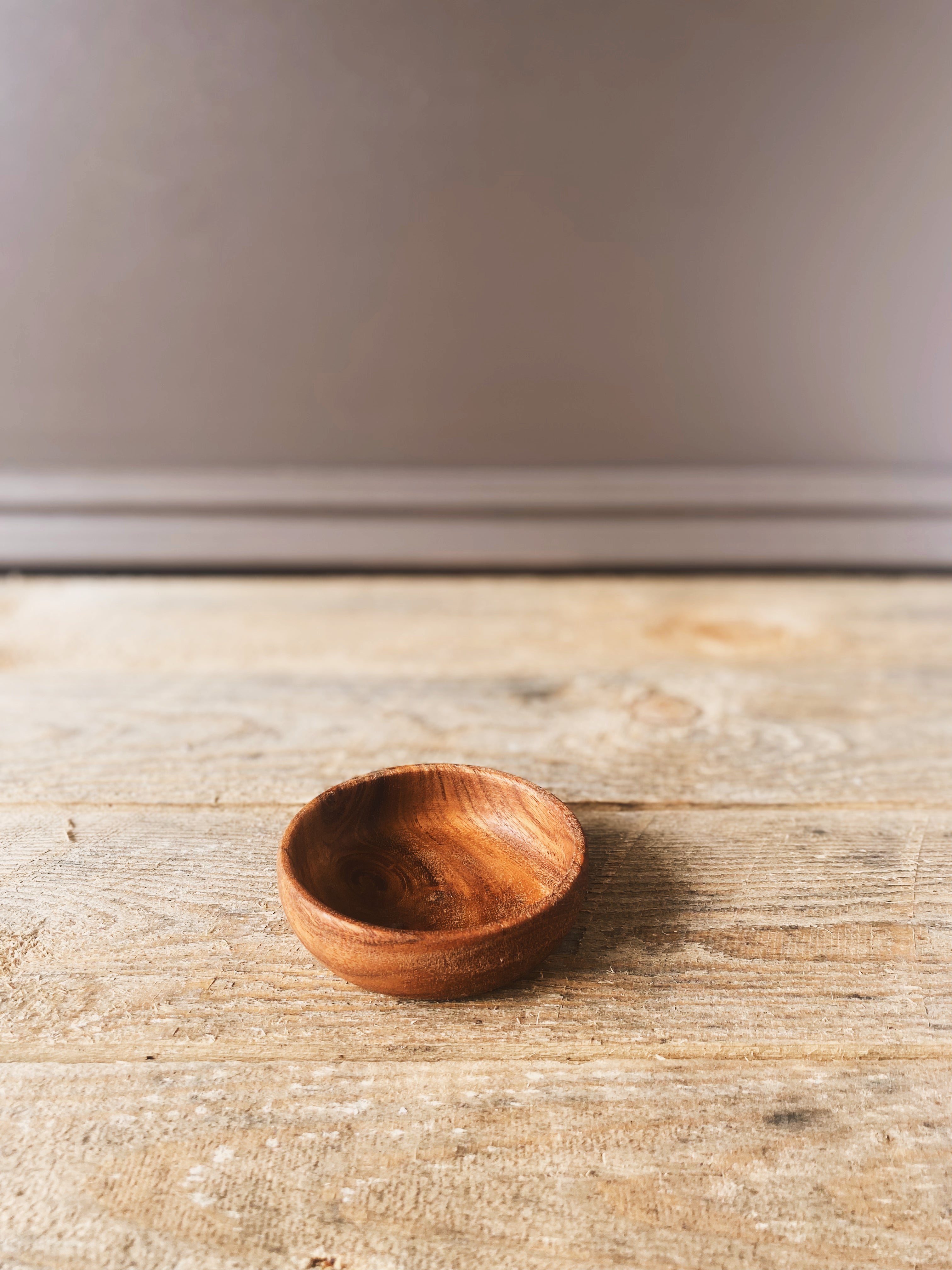 Acacia wood bowl